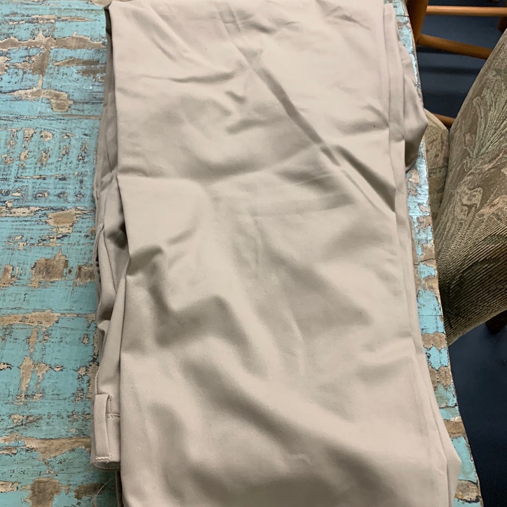 men’s khaki pants